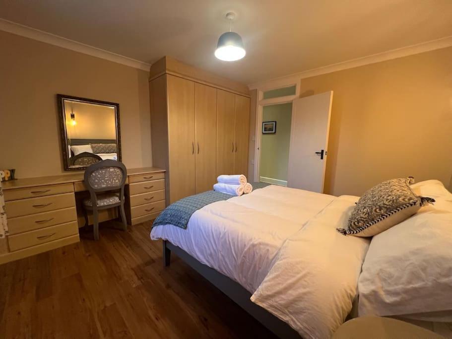 The Annex At Merley Mews 풀 외부 사진