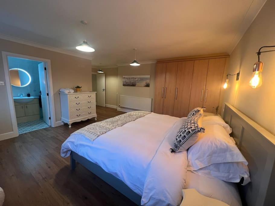 The Annex At Merley Mews 풀 외부 사진