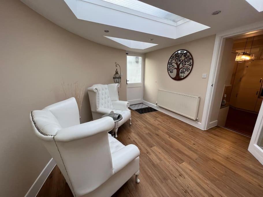 The Annex At Merley Mews 풀 외부 사진