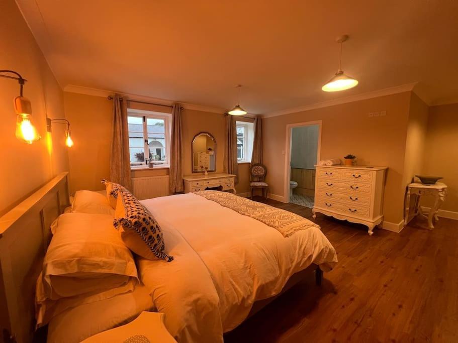 The Annex At Merley Mews 풀 외부 사진