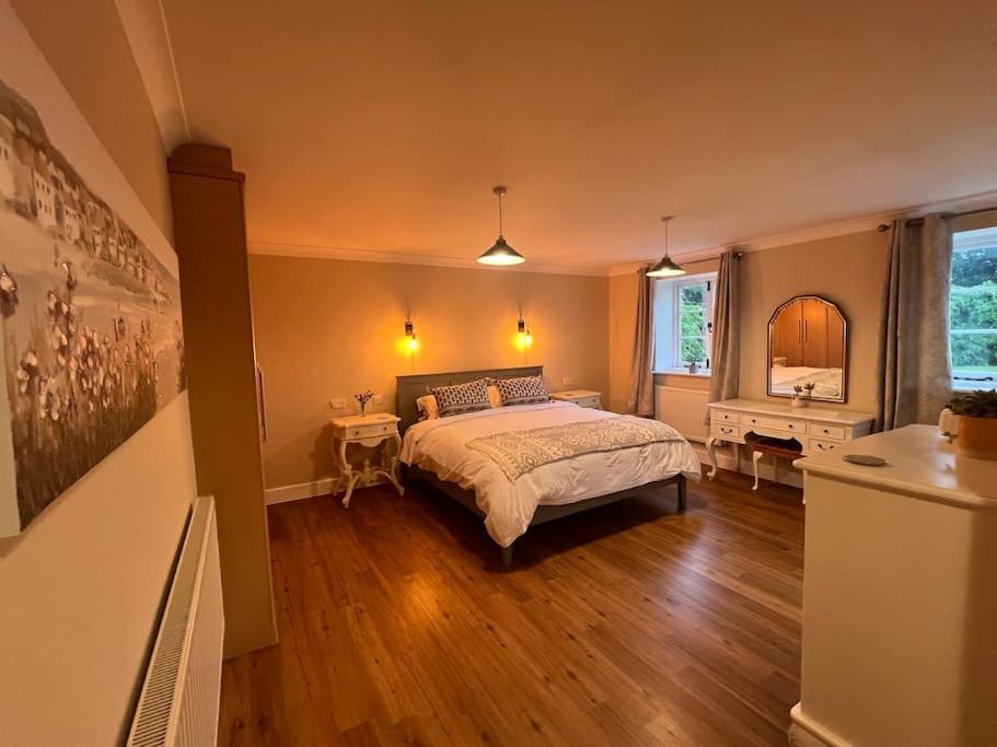 The Annex At Merley Mews 풀 외부 사진