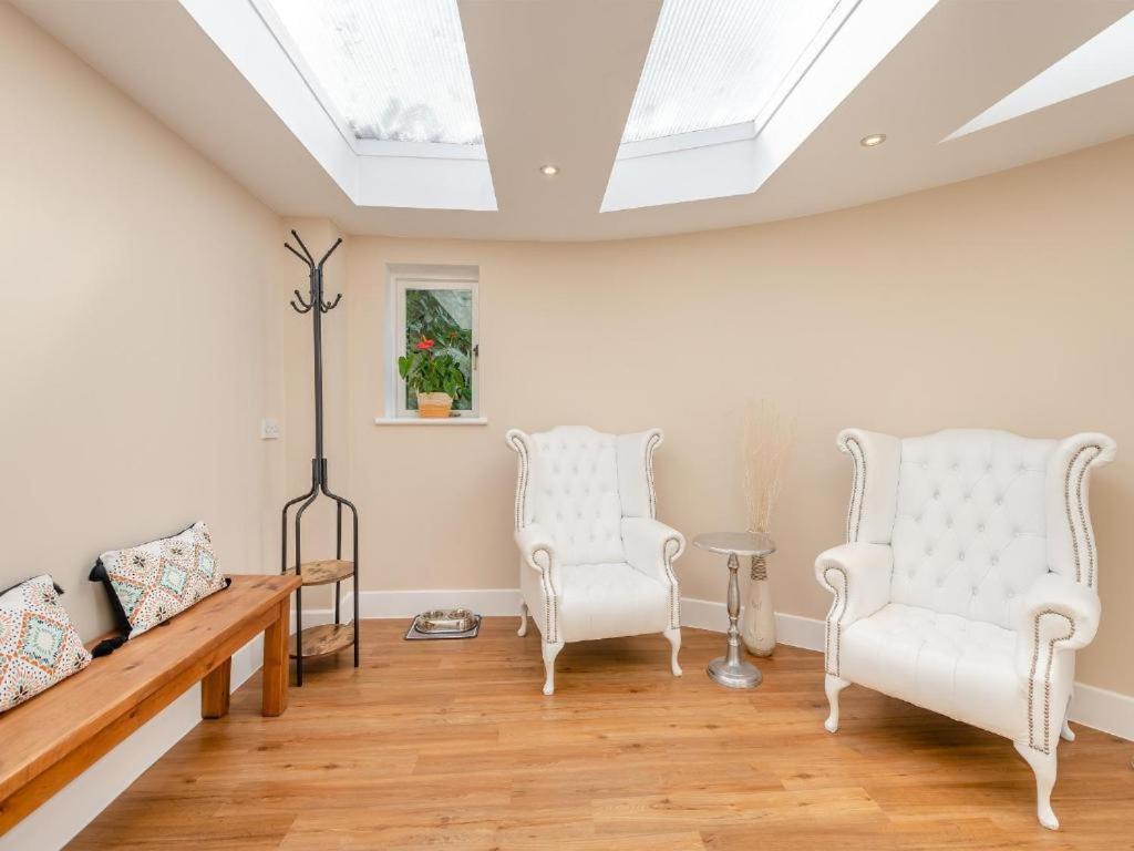 The Annex At Merley Mews 풀 외부 사진