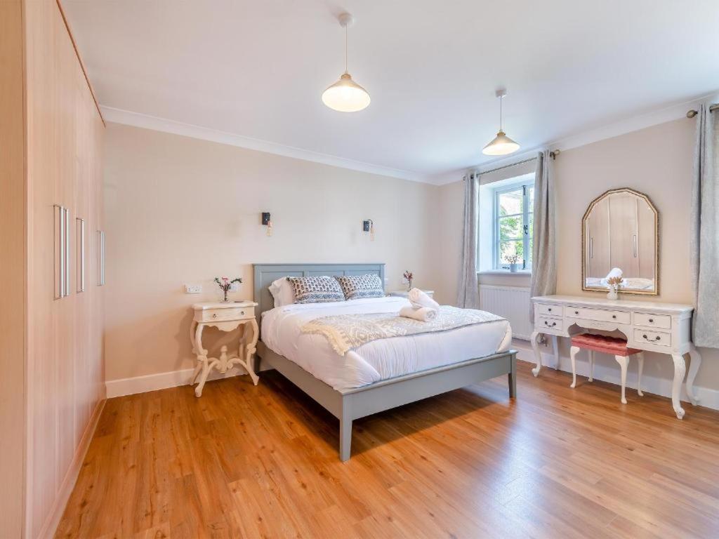 The Annex At Merley Mews 풀 외부 사진